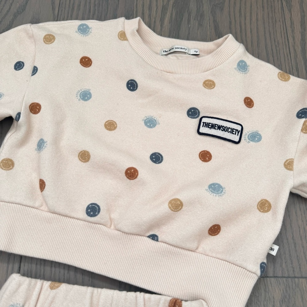 The New Society 4T SmileyWorld Christy Sweatshirt and Jogging Pants SET Neutral - Picture 11 of 11